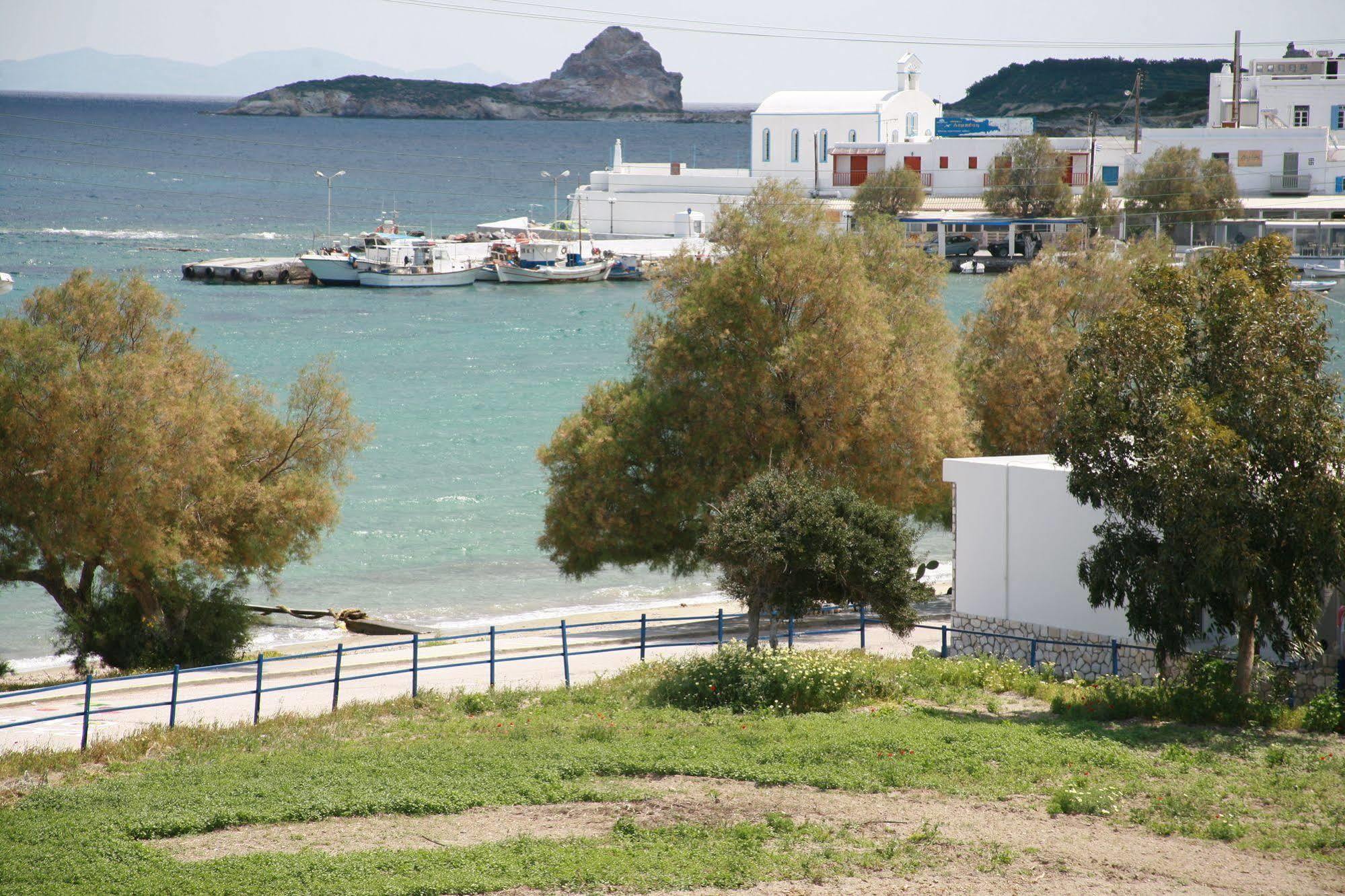 Pente Elies Milos Hotel